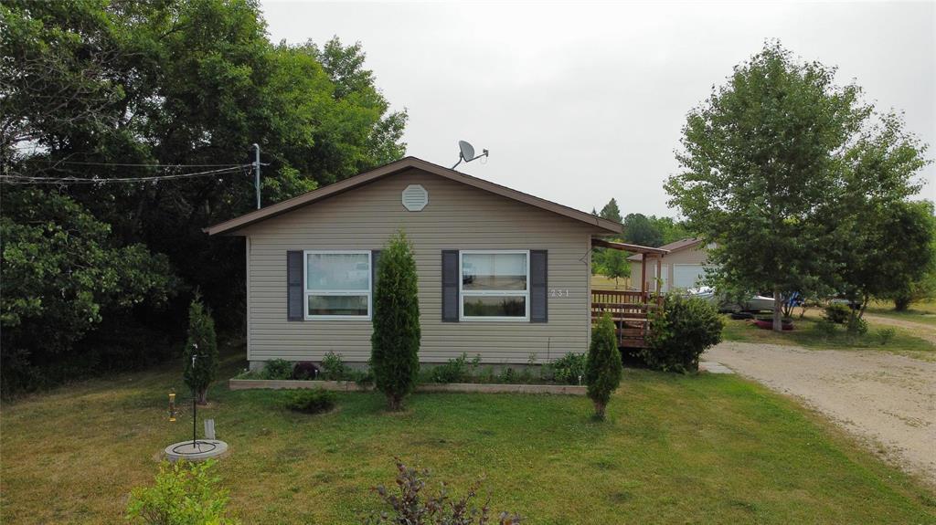 231 Strollway Street, Winnipeg Beach, Manitoba  R0C 3G0 - Photo 1 - 202517805
