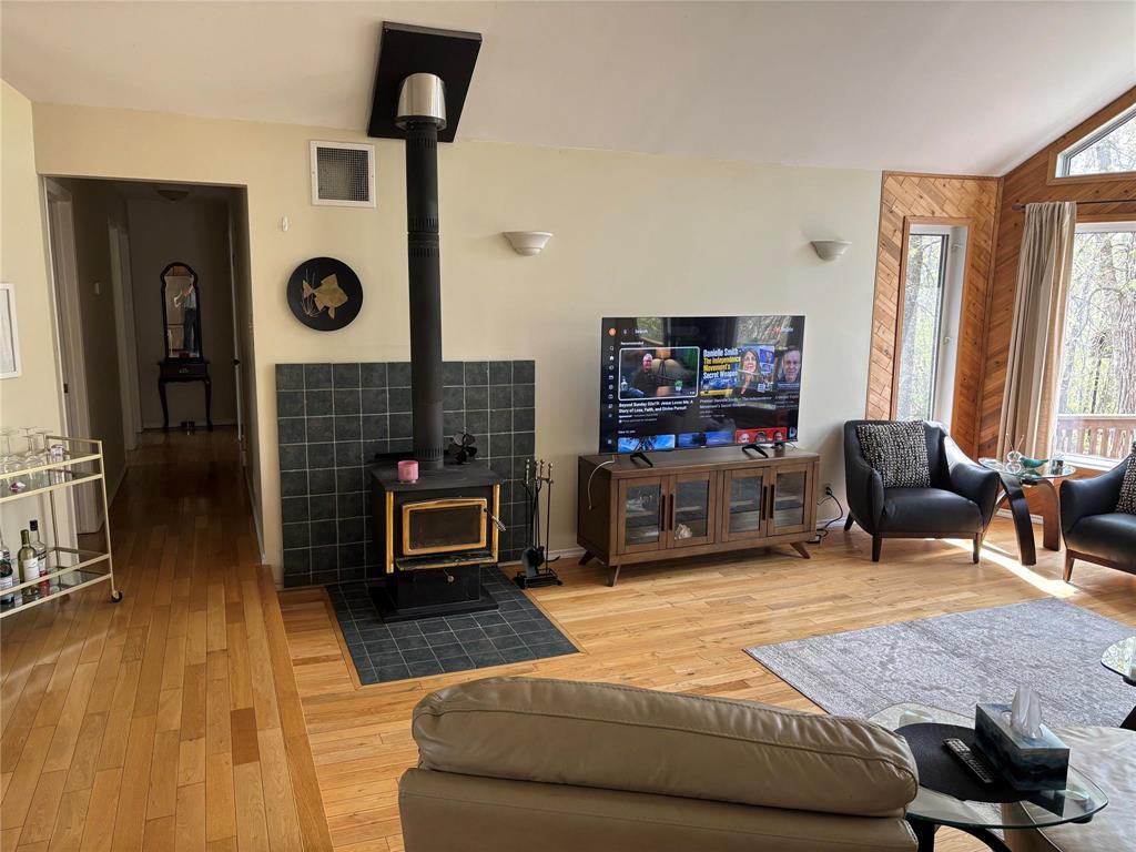 29 Einarson Road, Arnes, Manitoba R0C 0C0 - Photo 3 - 202612612