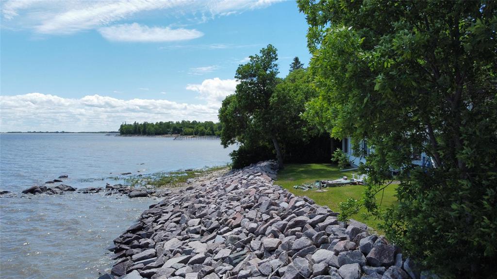 253 Gimli Road, Whytewold, Manitoba R0C 2B0 - Photo 18 - 202615467