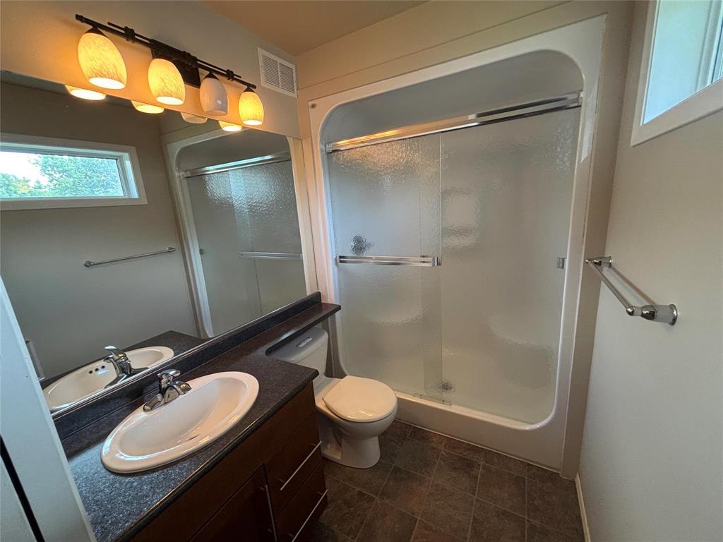 106 5th Avenue, Gimli, Manitoba R0C 1B0 - Photo 4 - 202615472