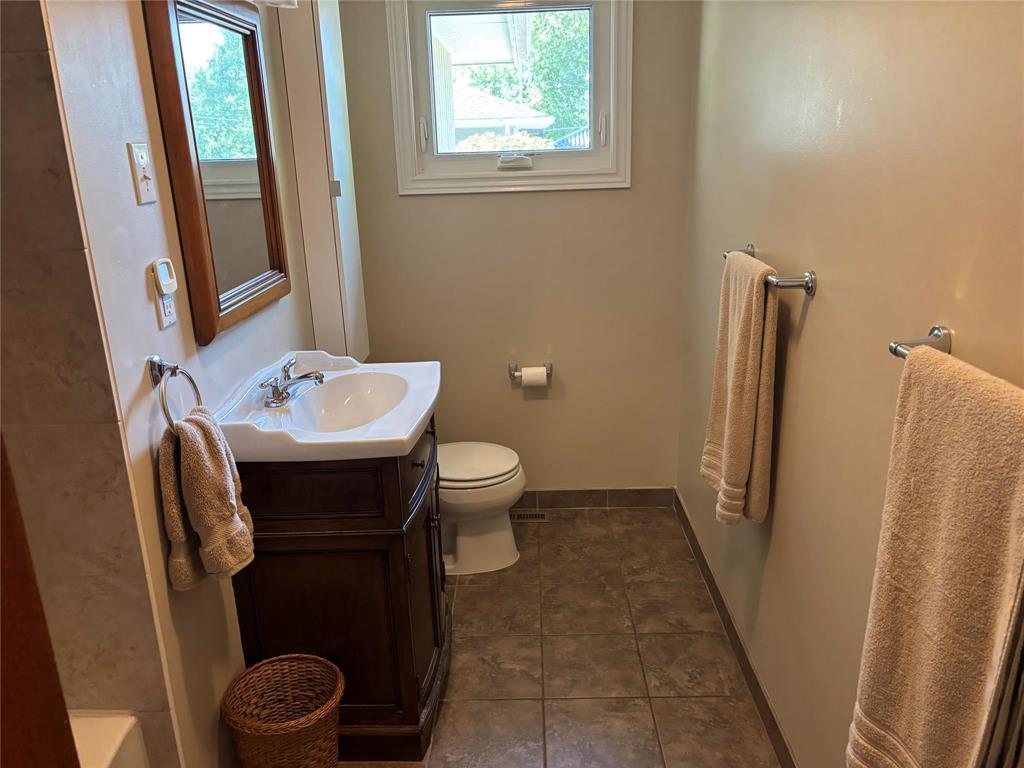 104 4th Avenue, Gimli, Manitoba R0C 1B0 - Photo 15 - 202618721