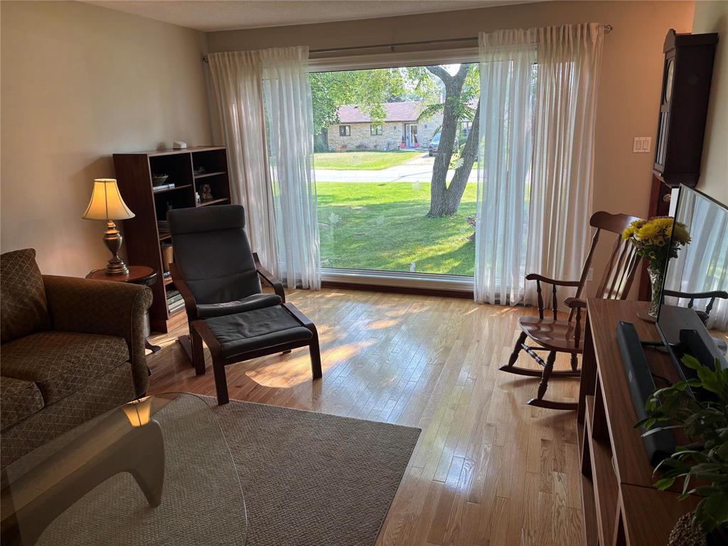 104 4th Avenue, Gimli, Manitoba R0C 1B0 - Photo 4 - 202618721