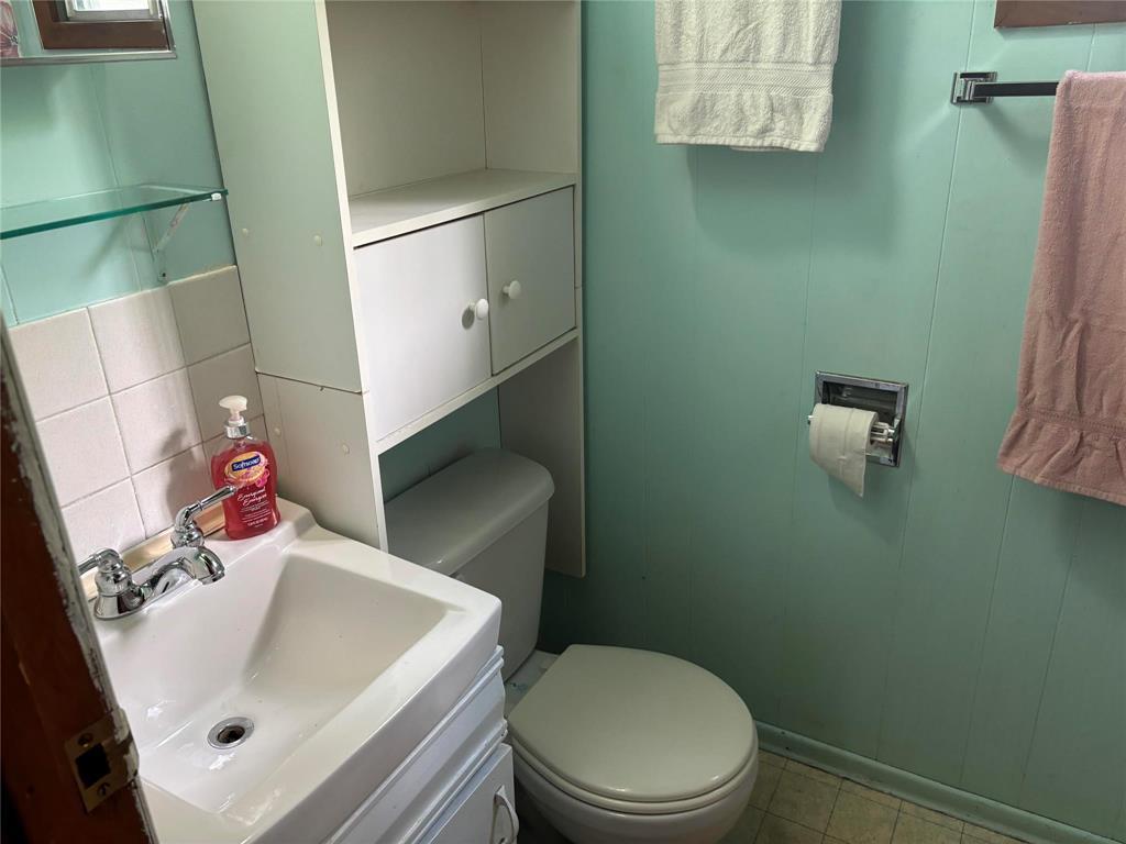94 Chestnut Street, Winnipeg Beach, Manitoba R0C 3G0 - Photo 14 - 202620473