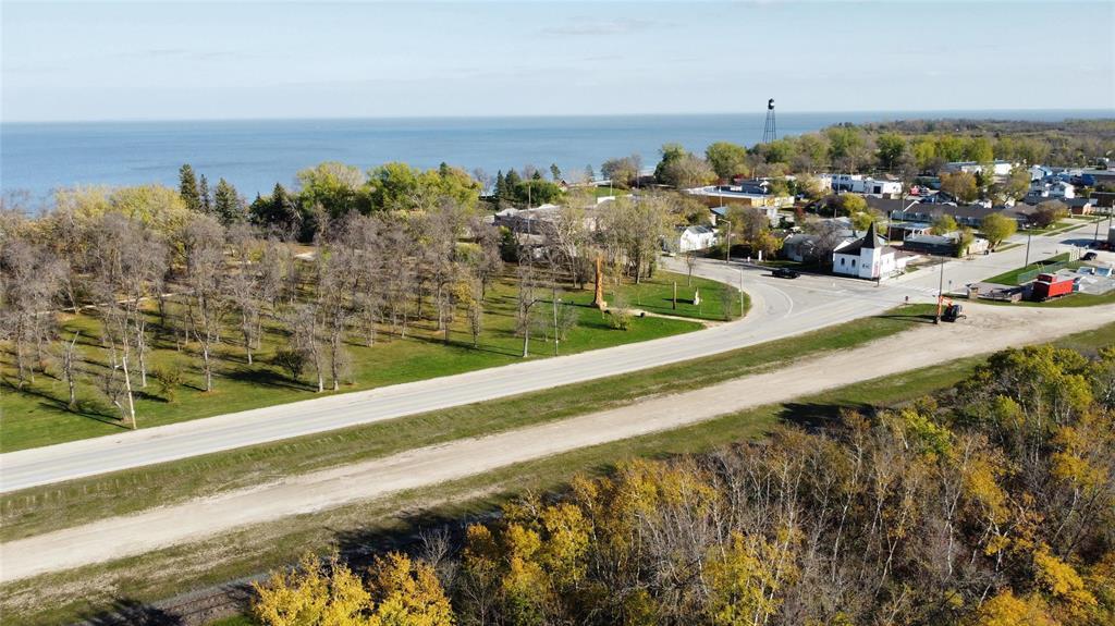 94 Chestnut Street, Winnipeg Beach, Manitoba R0C 3G0 - Photo 2 - 202620473