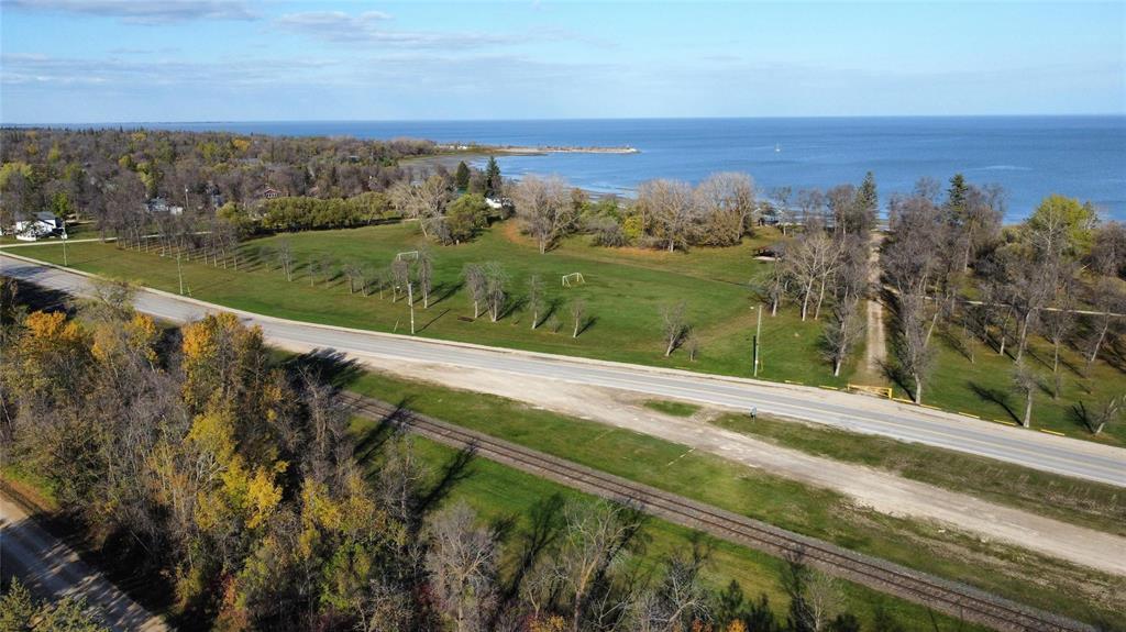 94 Chestnut Street, Winnipeg Beach, Manitoba R0C 3G0 - Photo 4 - 202620473